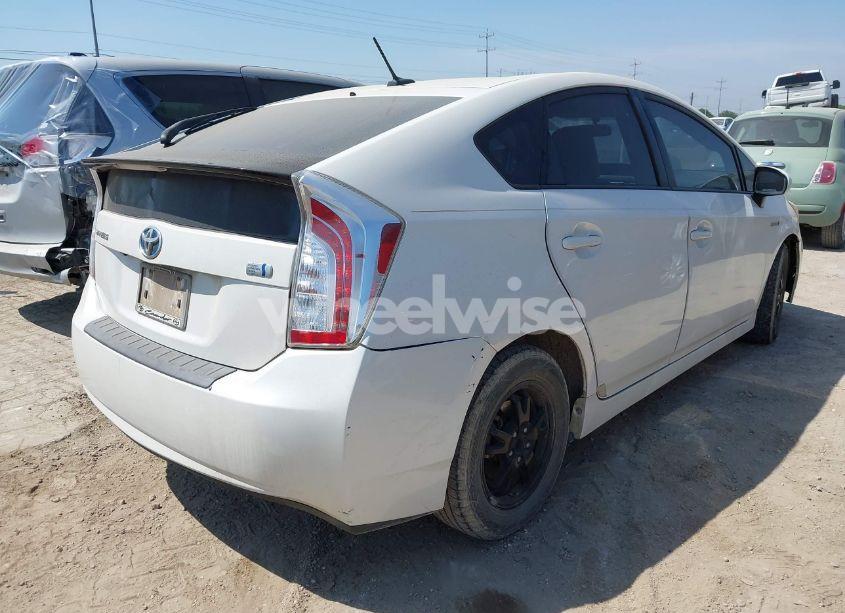 Photo 4 of 2013 Toyota Prius THREE (VIN JTDKN3DU6D5594031)