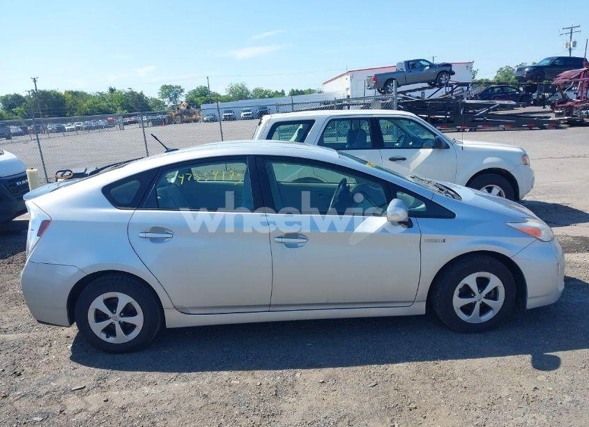 Photo 13 of 2013 Toyota Prius THREE (VIN JTDKN3DU6D5606467)