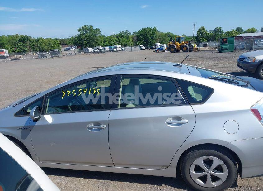 Photo 14 of 2013 Toyota Prius THREE (VIN JTDKN3DU6D5606467)