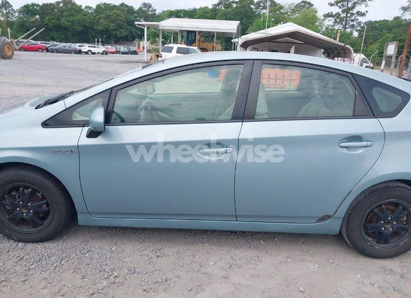 Photo 14 of 2013 Toyota Prius TWO (VIN JTDKN3DU6D5645771)