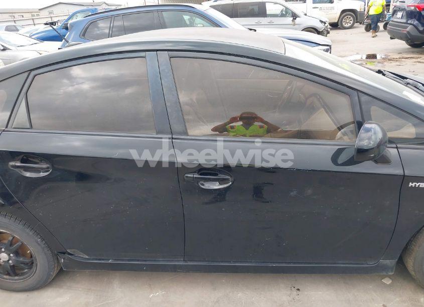 Photo 13 of 2014 Toyota Prius FOUR (VIN JTDKN3DU6E1747077)