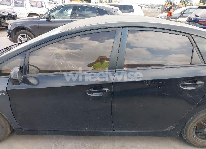 Photo 14 of 2014 Toyota Prius FOUR (VIN JTDKN3DU6E1747077)