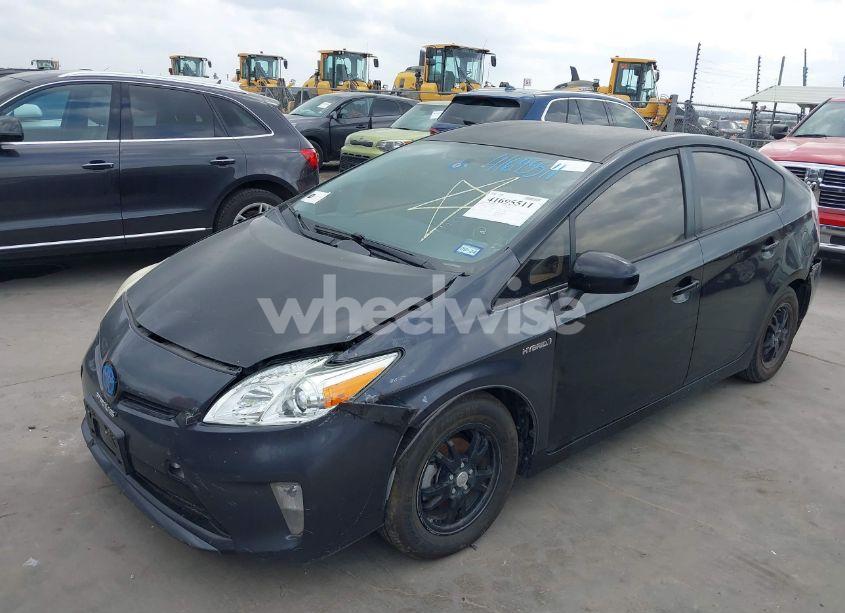 Photo 2 of 2014 Toyota Prius FOUR (VIN JTDKN3DU6E1747077)