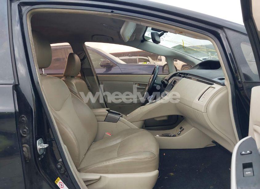 Photo 5 of 2014 Toyota Prius FOUR (VIN JTDKN3DU6E1747077)