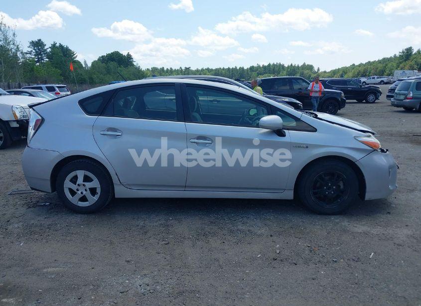 Photo 13 of 2014 Toyota Prius TWO (VIN JTDKN3DU6E1775221)