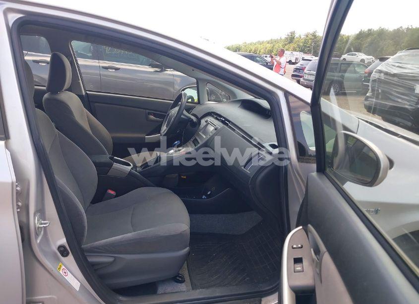 Photo 5 of 2014 Toyota Prius TWO (VIN JTDKN3DU6E1775221)