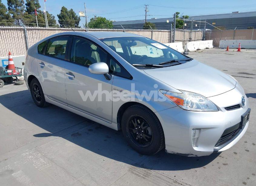 2014 Toyota Prius TWO (VIN JTDKN3DU6E1822490) main photo
