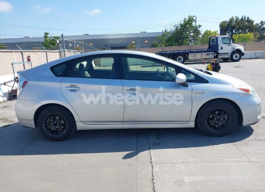 Photo 13 of 2014 Toyota Prius TWO (VIN JTDKN3DU6E1822490)