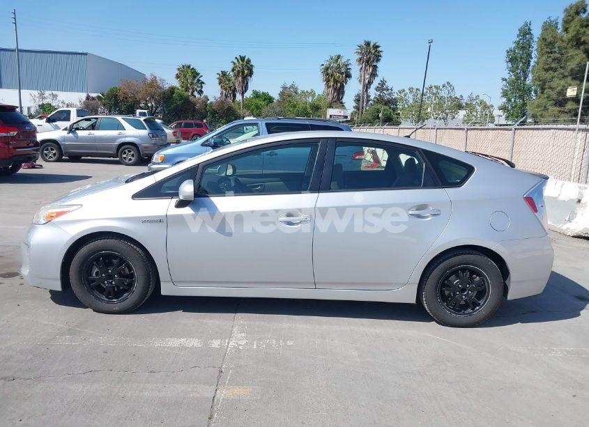 Photo 14 of 2014 Toyota Prius TWO (VIN JTDKN3DU6E1822490)