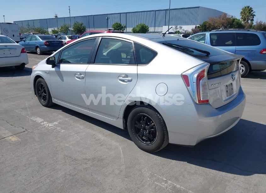 Photo 3 of 2014 Toyota Prius TWO (VIN JTDKN3DU6E1822490)