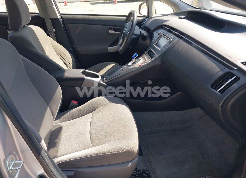 Photo 5 of 2014 Toyota Prius TWO (VIN JTDKN3DU6E1822490)