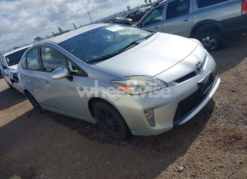 2015 Toyota Prius TWO (VIN JTDKN3DU6F0402509) main photo