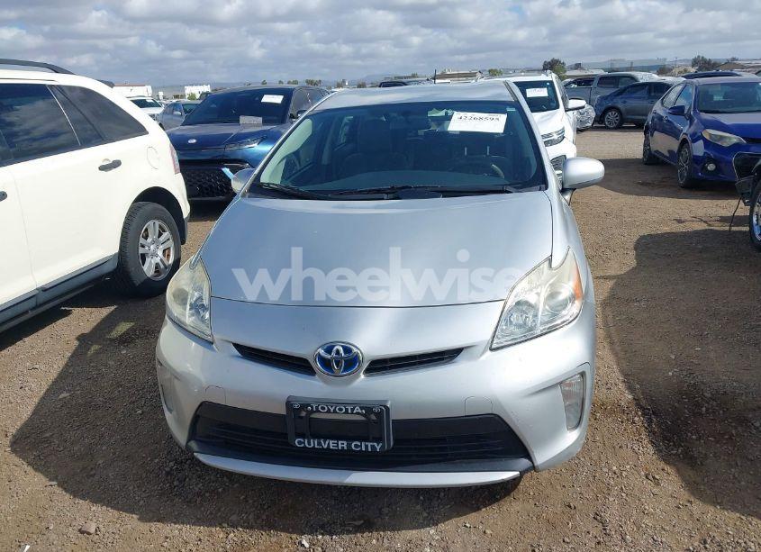 Photo 12 of 2015 Toyota Prius TWO (VIN JTDKN3DU6F0402509)