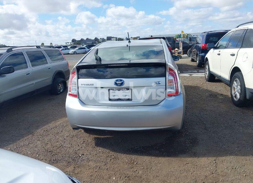 Photo 16 of 2015 Toyota Prius TWO (VIN JTDKN3DU6F0402509)