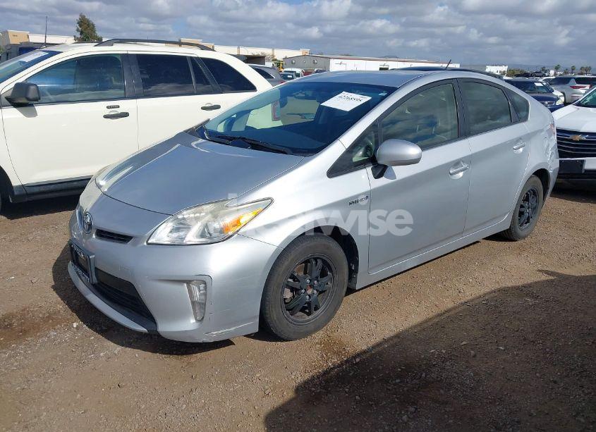 Photo 2 of 2015 Toyota Prius TWO (VIN JTDKN3DU6F0402509)