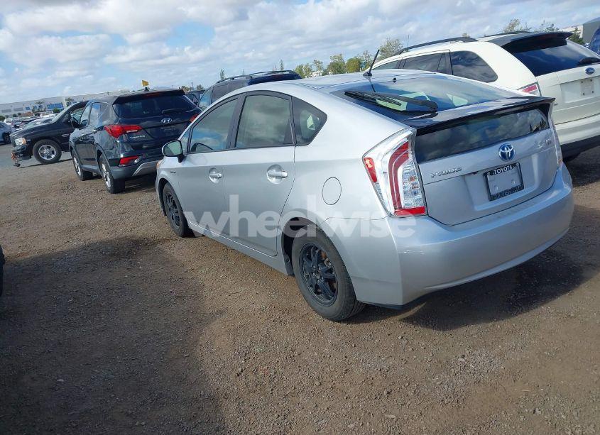 Photo 3 of 2015 Toyota Prius TWO (VIN JTDKN3DU6F0402509)