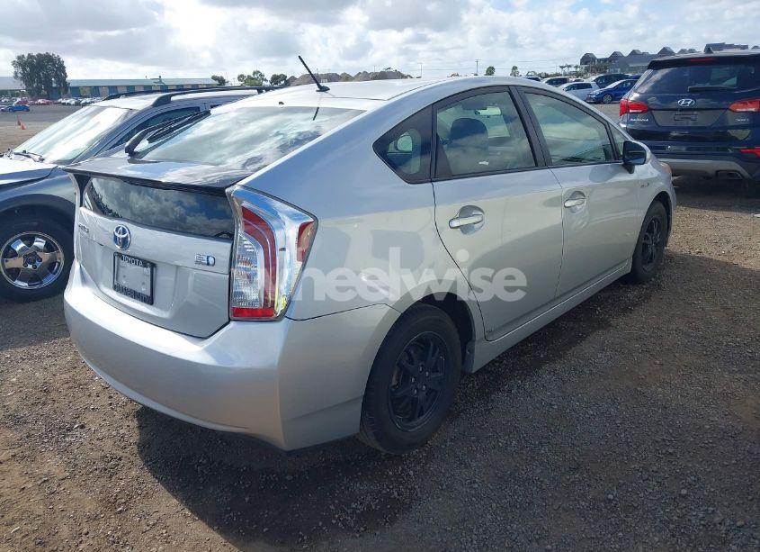 Photo 4 of 2015 Toyota Prius TWO (VIN JTDKN3DU6F0402509)