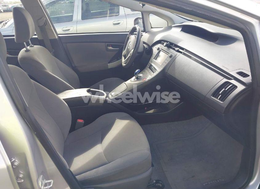 Photo 5 of 2015 Toyota Prius TWO (VIN JTDKN3DU6F0402509)