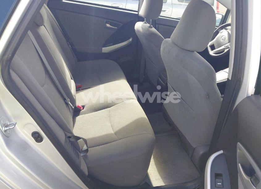 Photo 8 of 2015 Toyota Prius TWO (VIN JTDKN3DU6F0402509)