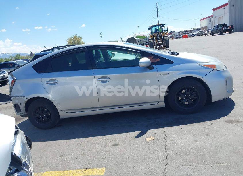 Photo 13 of 2015 Toyota Prius TWO (VIN JTDKN3DU6F0477579)