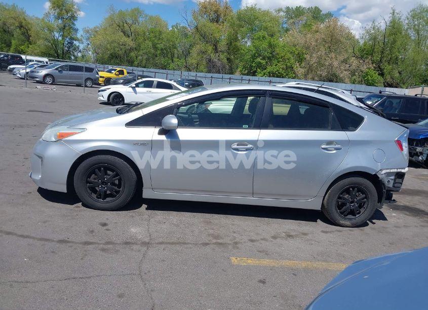 Photo 14 of 2015 Toyota Prius TWO (VIN JTDKN3DU6F0477579)