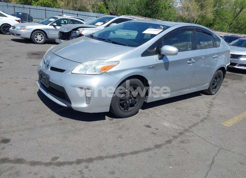 Photo 2 of 2015 Toyota Prius TWO (VIN JTDKN3DU6F0477579)