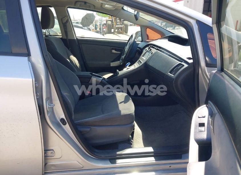 Photo 5 of 2015 Toyota Prius TWO (VIN JTDKN3DU6F0477579)