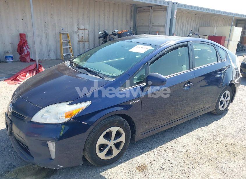 Photo 2 of 2015 Toyota Prius THREE (VIN JTDKN3DU6F0480644)