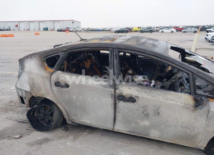 Photo 13 of 2015 Toyota Prius THREE (VIN JTDKN3DU6F1892475)