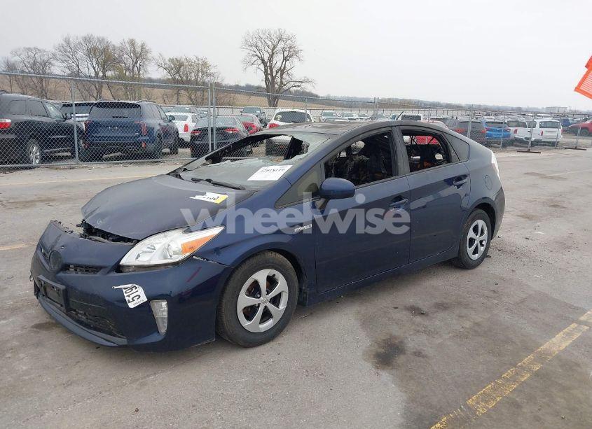 Photo 2 of 2015 Toyota Prius THREE (VIN JTDKN3DU6F1892475)
