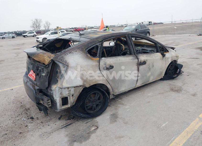 Photo 4 of 2015 Toyota Prius THREE (VIN JTDKN3DU6F1892475)