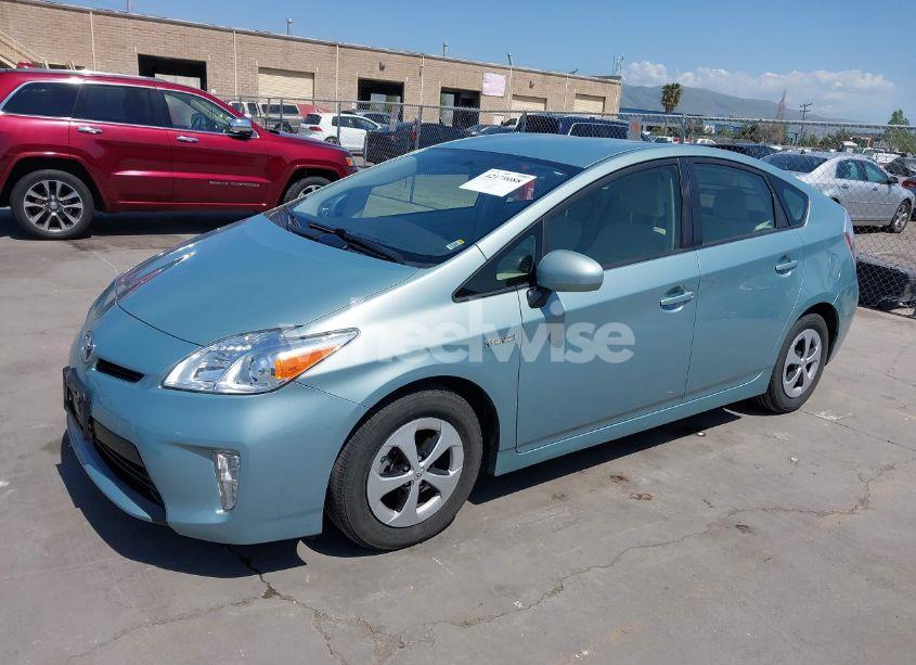 Photo 2 of 2015 Toyota Prius TWO (VIN JTDKN3DU6F1904348)