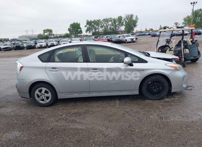 Photo 13 of 2015 Toyota Prius FIVE/FOUR/PERSONA SERIES SPECIAL EDITION/THREE/TWO (VIN JTDKN3DU6F1917374)