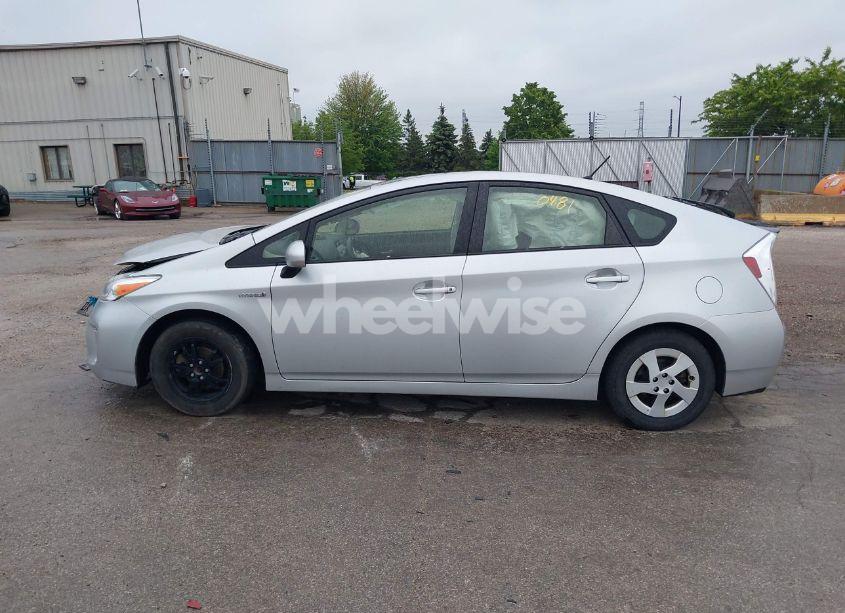 Photo 14 of 2015 Toyota Prius FIVE/FOUR/PERSONA SERIES SPECIAL EDITION/THREE/TWO (VIN JTDKN3DU6F1917374)