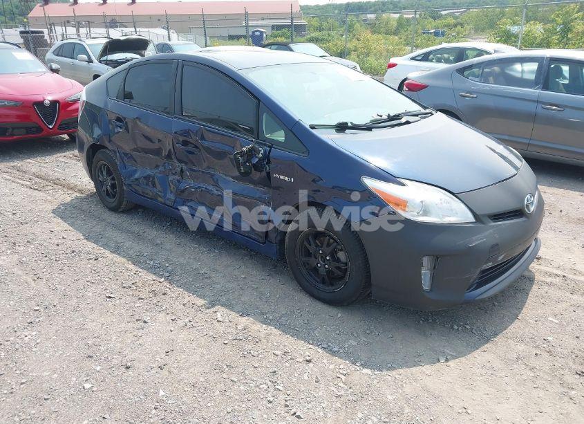 2015 Toyota Prius TWO (VIN JTDKN3DU6F1947507) main photo