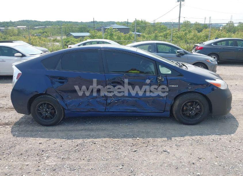 Photo 13 of 2015 Toyota Prius TWO (VIN JTDKN3DU6F1947507)