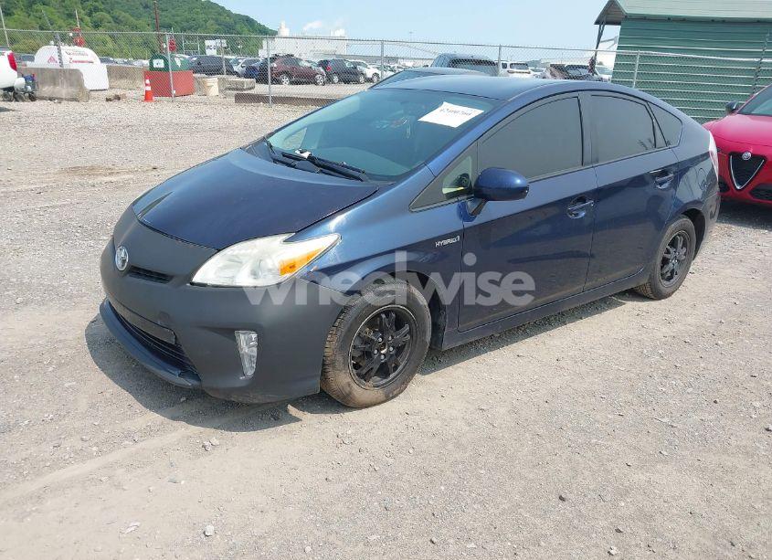Photo 2 of 2015 Toyota Prius TWO (VIN JTDKN3DU6F1947507)