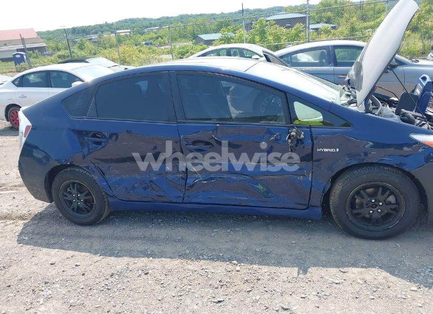 Photo 6 of 2015 Toyota Prius TWO (VIN JTDKN3DU6F1947507)