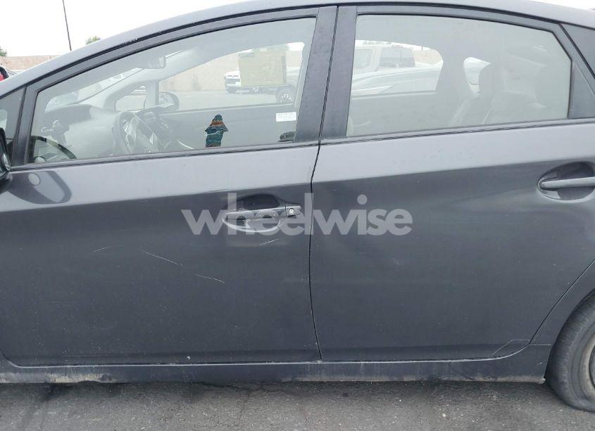 Photo 14 of 2015 Toyota Prius TWO (VIN JTDKN3DU6F1977249)