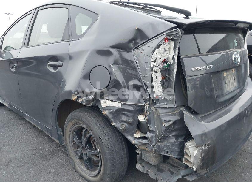 Photo 6 of 2015 Toyota Prius TWO (VIN JTDKN3DU6F1977249)