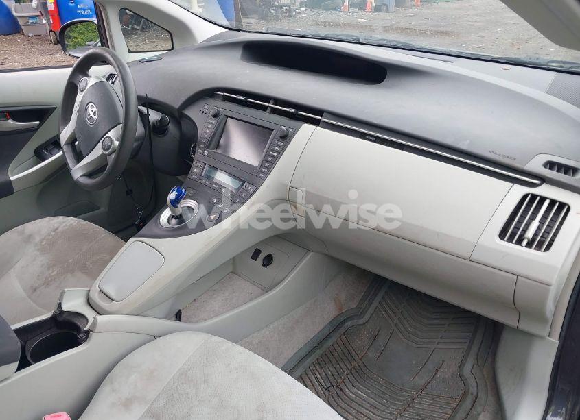 Photo 5 of 2010 Toyota Prius III (VIN JTDKN3DU7A0201601)