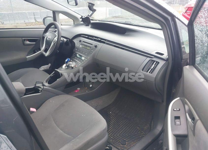 Photo 5 of 2010 Toyota Prius III (VIN JTDKN3DU7A1001909)