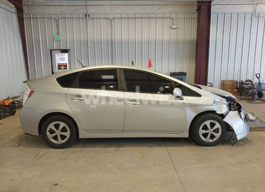 Photo 13 of 2013 Toyota Prius THREE (VIN JTDKN3DU7D1728505)