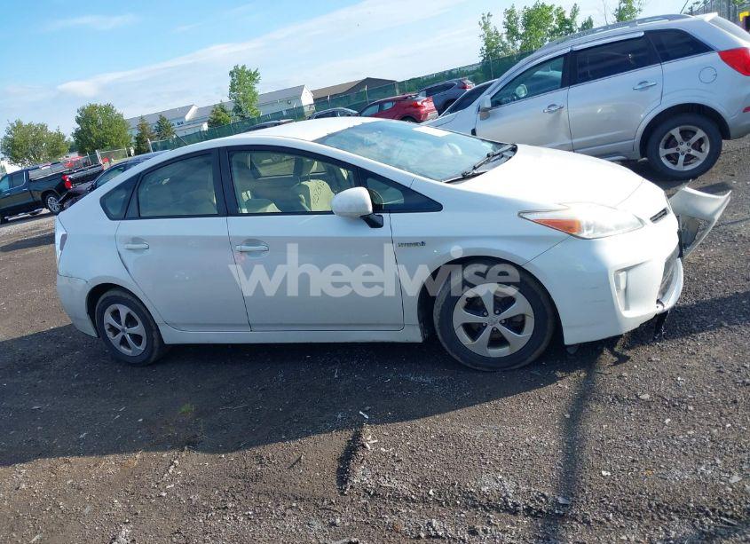 Photo 13 of 2014 Toyota Prius THREE (VIN JTDKN3DU7E0361676)