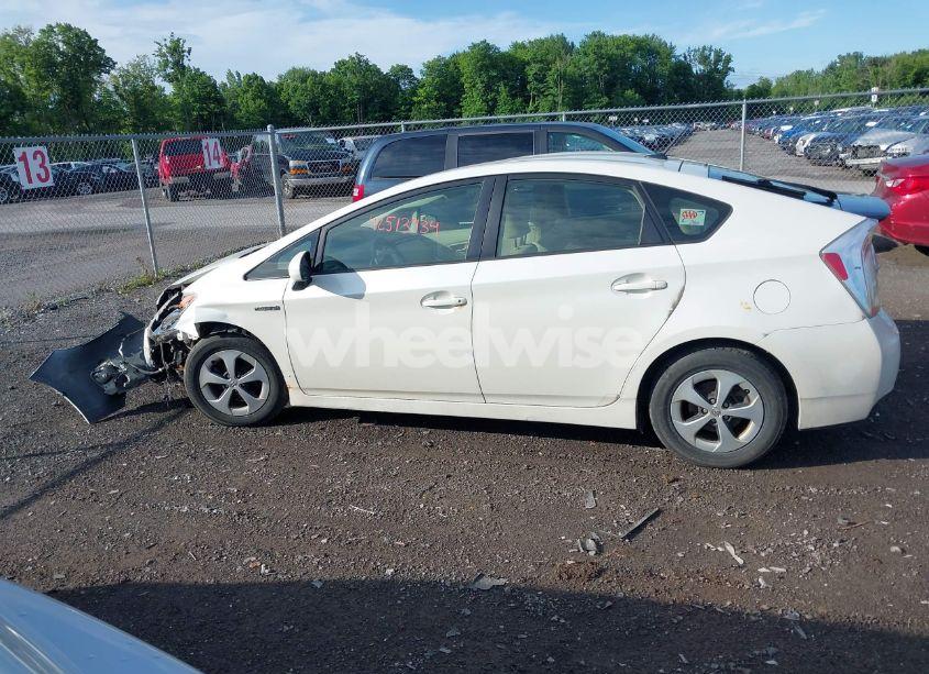 Photo 14 of 2014 Toyota Prius THREE (VIN JTDKN3DU7E0361676)