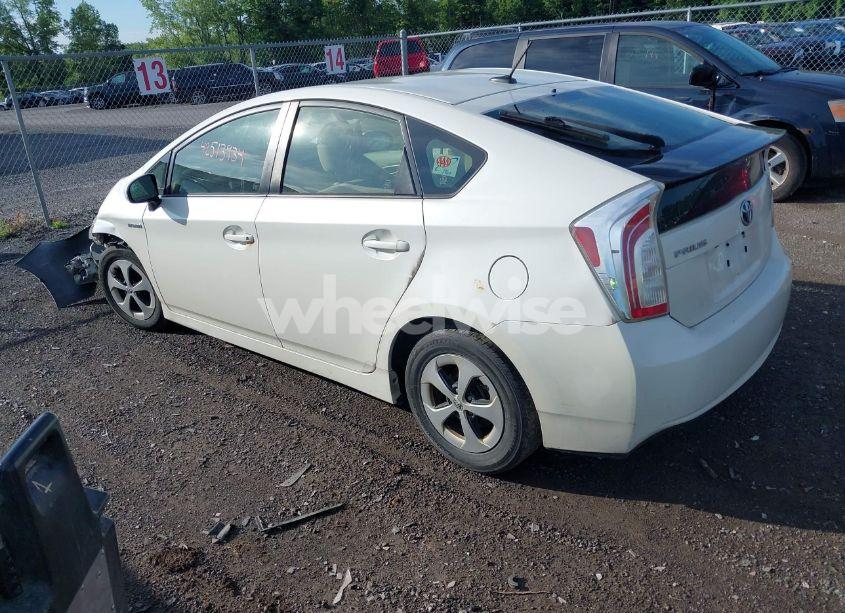 Photo 3 of 2014 Toyota Prius THREE (VIN JTDKN3DU7E0361676)