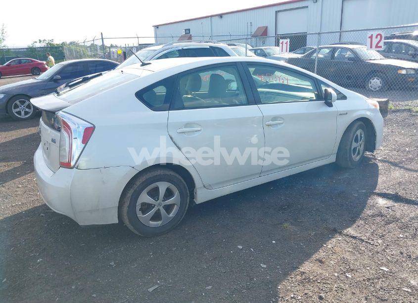 Photo 4 of 2014 Toyota Prius THREE (VIN JTDKN3DU7E0361676)