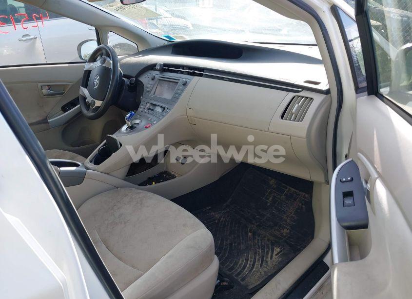 Photo 5 of 2014 Toyota Prius THREE (VIN JTDKN3DU7E0361676)