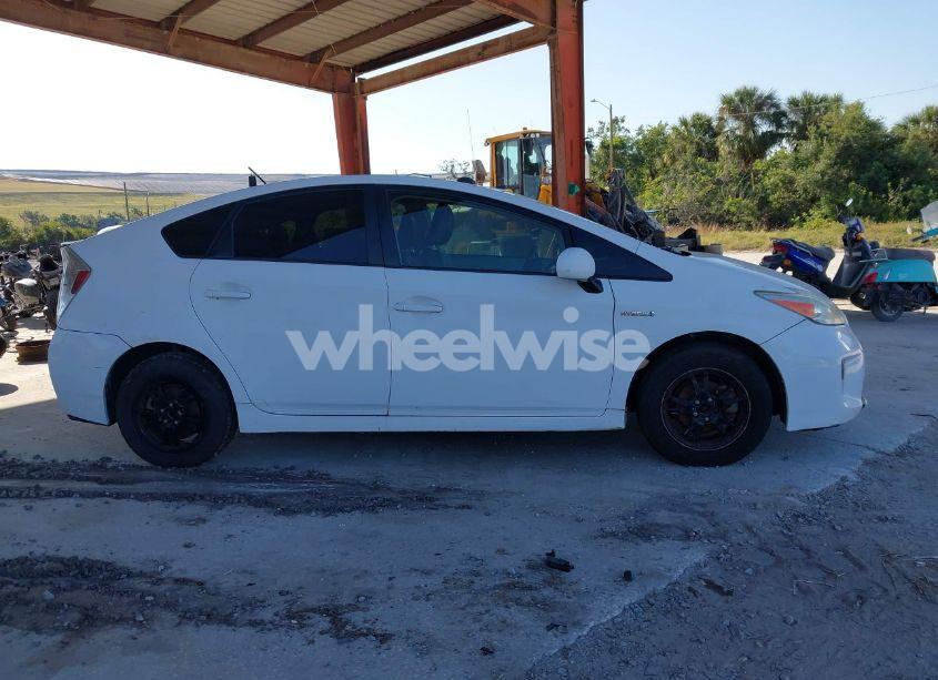 Photo 12 of 2014 Toyota Prius TWO (VIN JTDKN3DU7E0376226)