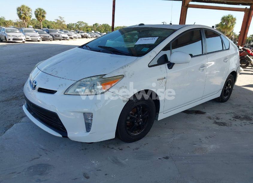 Photo 2 of 2014 Toyota Prius TWO (VIN JTDKN3DU7E0376226)